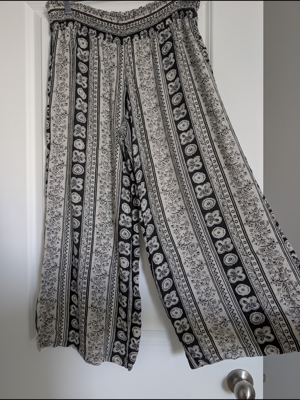 ​Abercrombie & Fitch Wide Leg Boho Patterned Pants Smocked Elastic Waist